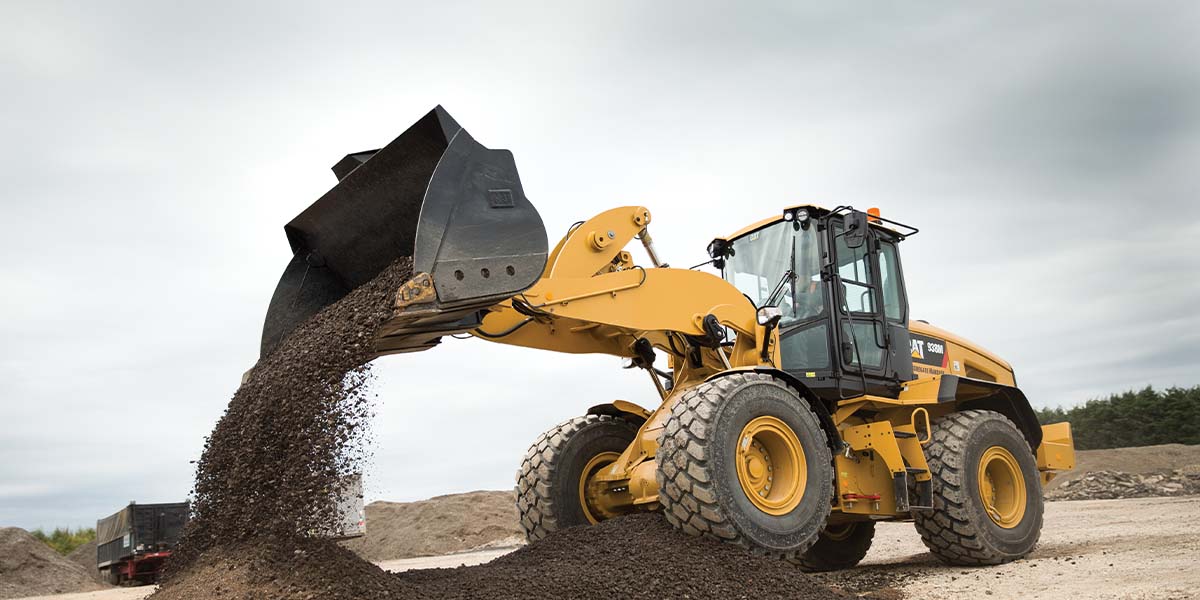 Cat Wheel Loader dumping mulch